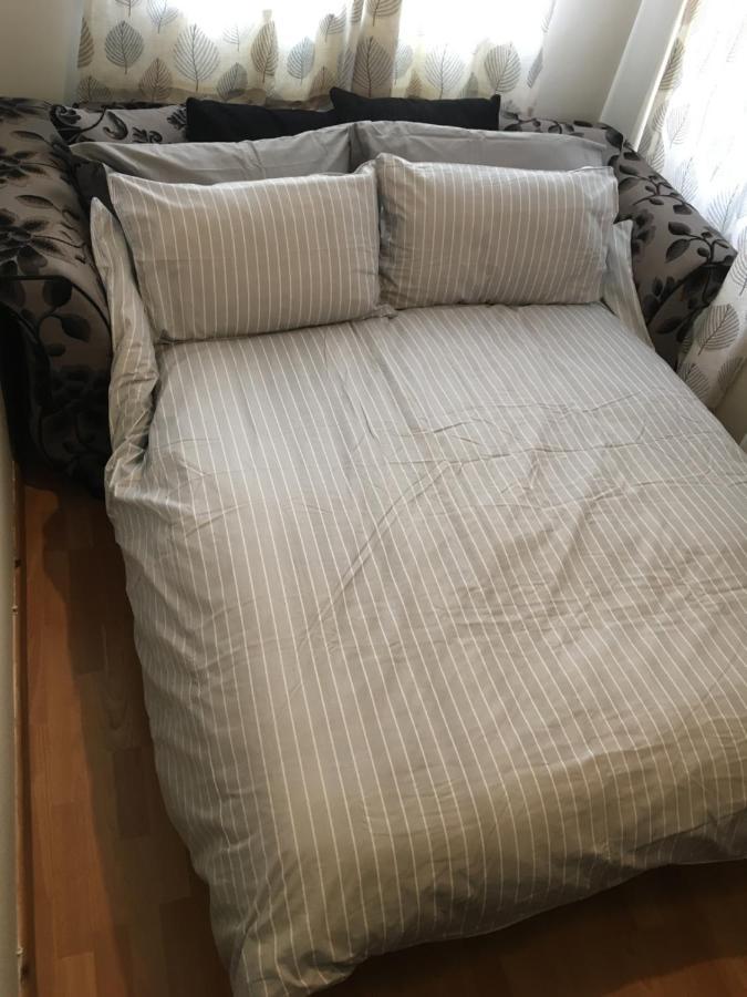 Apartment Lovely 3 Bedroom House With Free Parking & Garden *